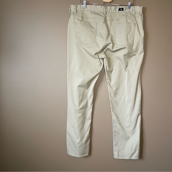 Men’s DC Casual Khaki Straight Pants Size 38 - Picture 4 of 15